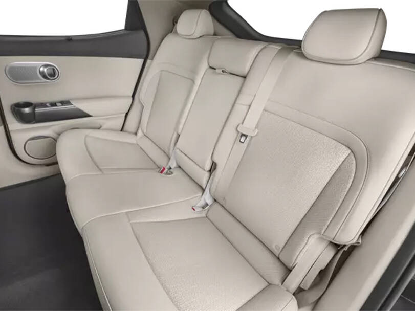 جينيسيس جي في ٦٠ Interior 