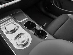 جينيسيس GV70 الداخلية 