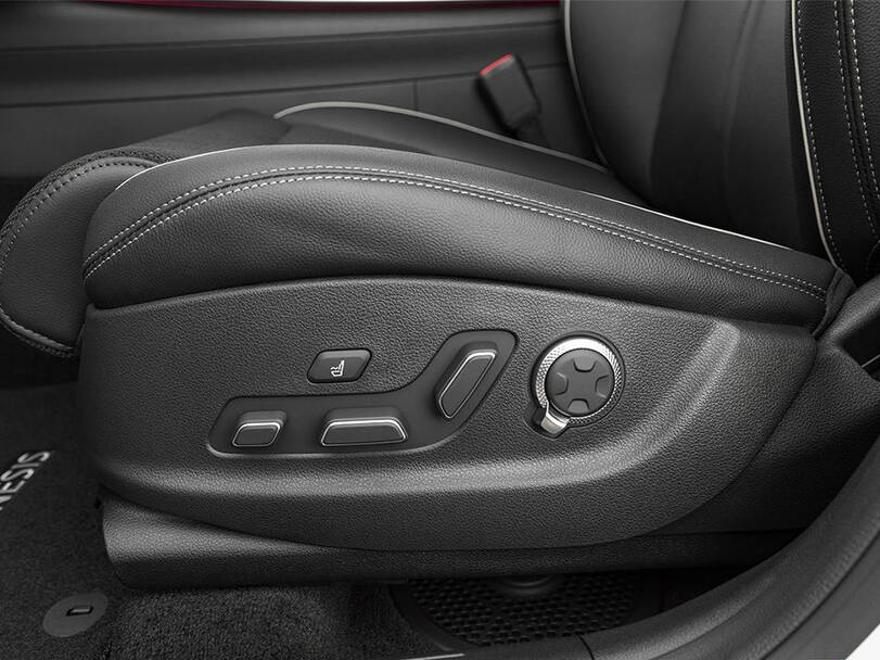جينيسيس جي في ٧٠ Interior 