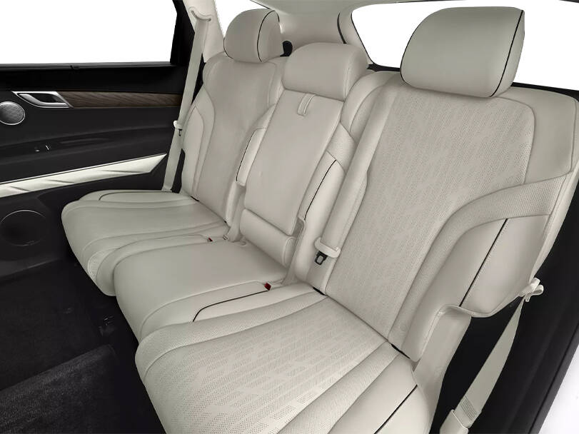 جينيسيس جي في ٨٠ Interior 