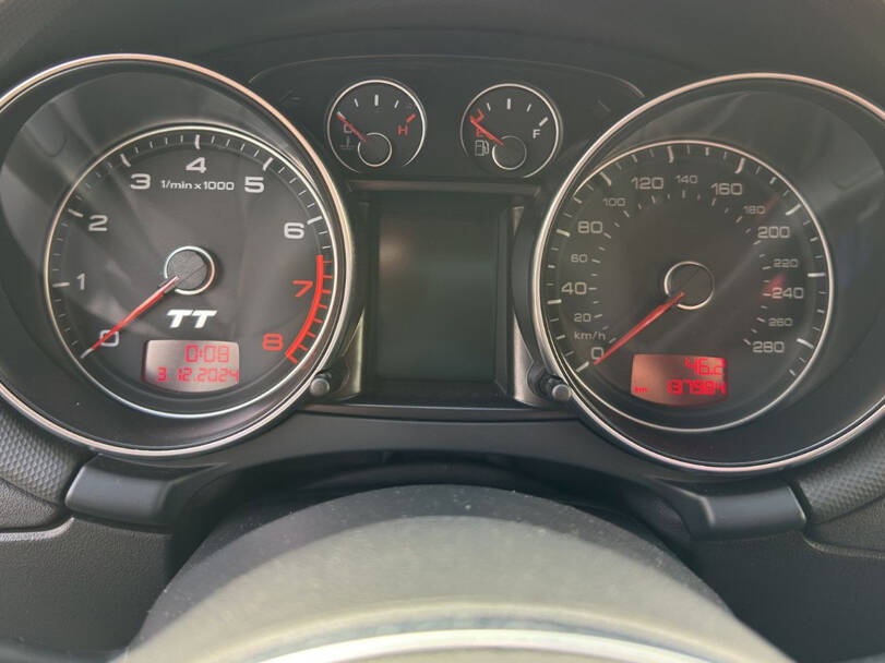 Audi TT 2nd (Typ 8J) Generation Interior 