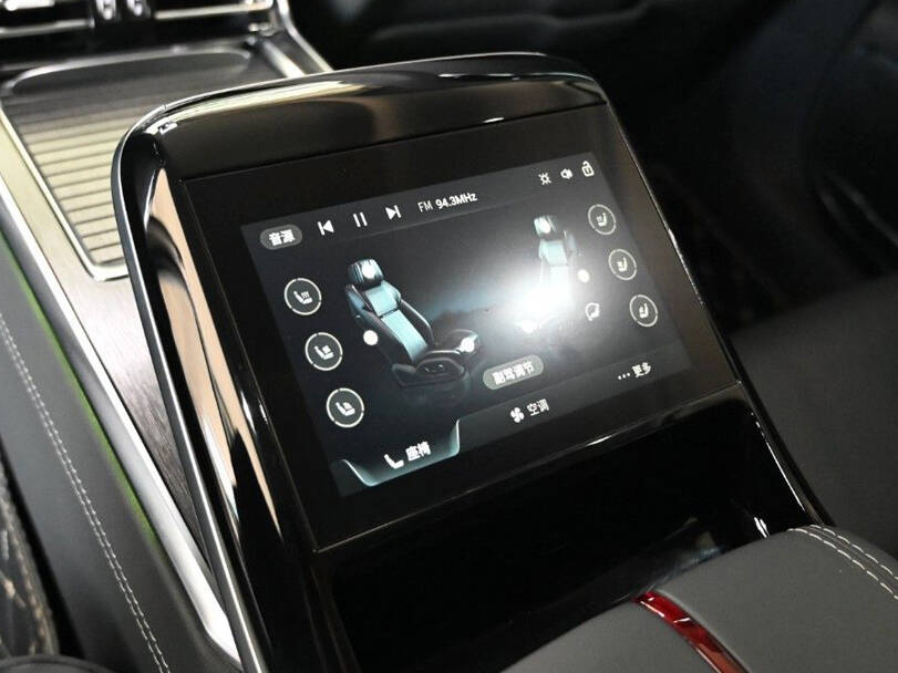 هونغتشي إتش ٩ Interior 