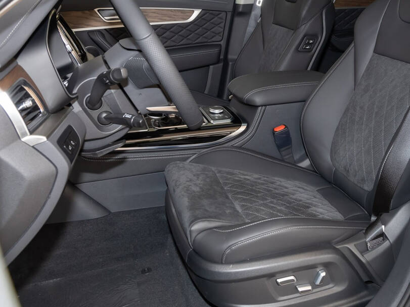 هونغتشي إتش إس ٧ الجيل الأول Interior 