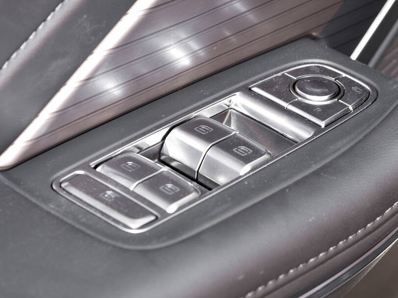 هونغتشي إتش إس ٧ Interior 