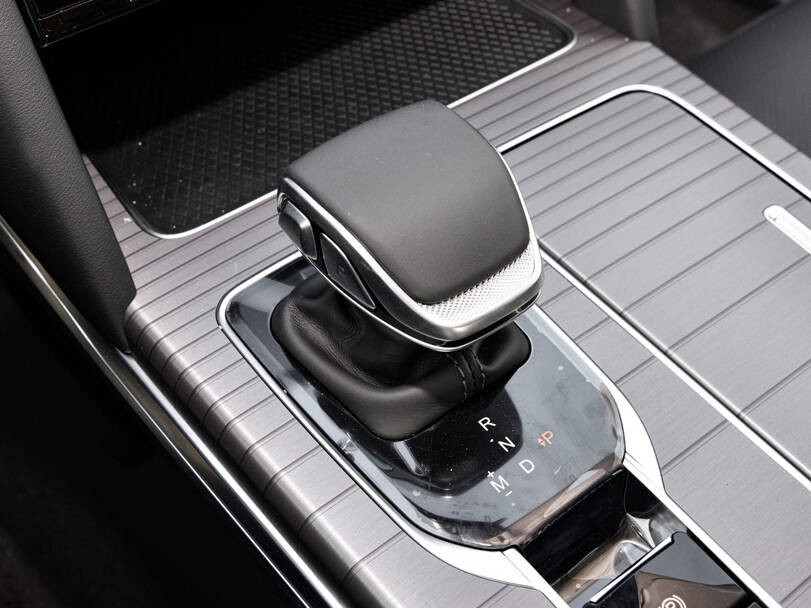 هونغتشي إتش إس ٧ Interior 