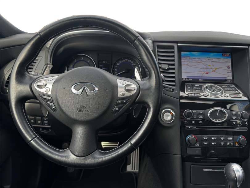 إنفينيتي إف إكس ٣٧ Interior 