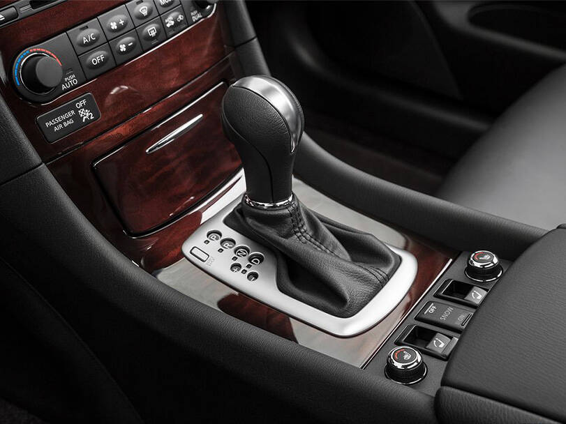 إنفينيتي كيو إكس ٥٠ الجيل الأول (J50) Interior 