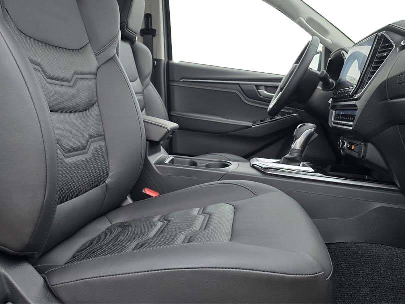 إيسوزو دي ماكس 2025 Interior 