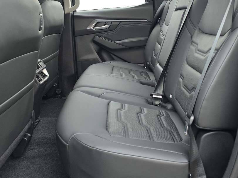إيسوزو دي ماكس 2025 Interior 