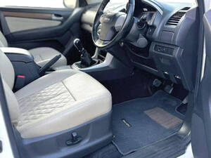 إيسوزو MU-X الداخلية 