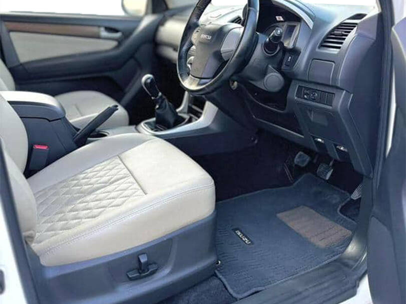 Isuzu Mu X 1st Generation Interior 