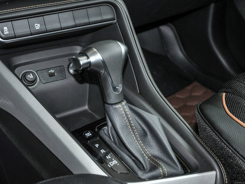 JAC S4 Interior 