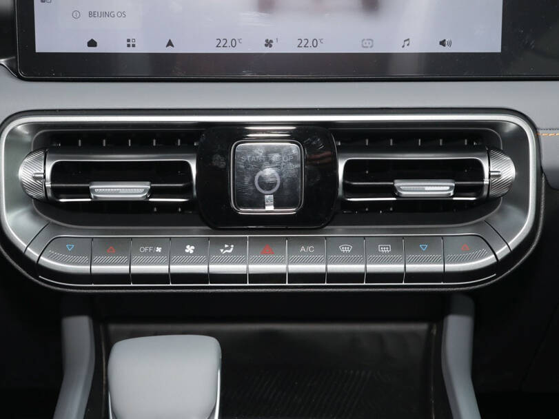 بايك بي جي ٤٠ سي 2025 Interior 