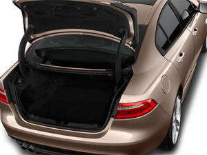  جاكوار XE الداخلية 