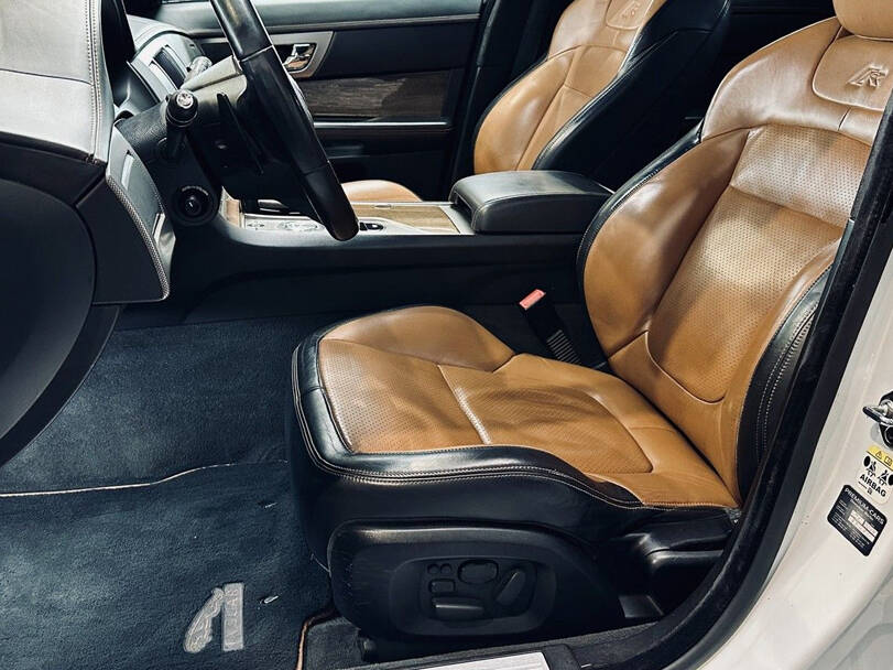 Jaguar XFR Interior 