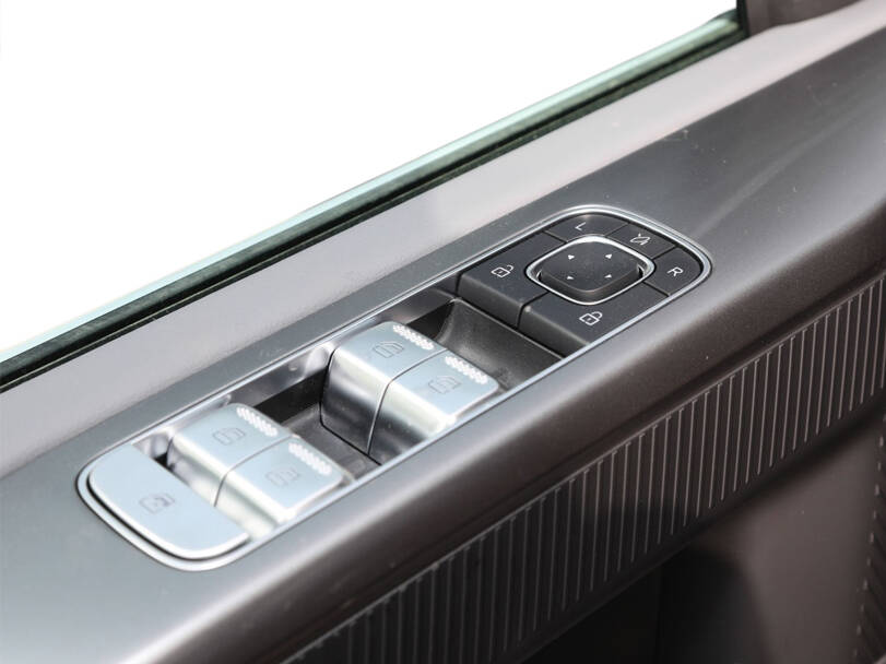 بايك بي جي ٤٠ بلس 2025 Interior 