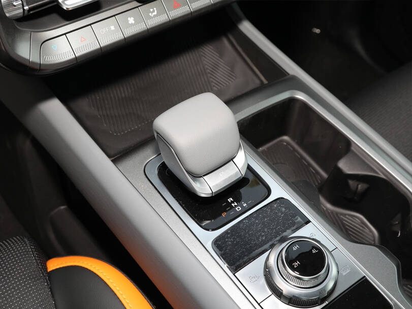 بايك بي جي ٤٠ بلس 2025 Interior 
