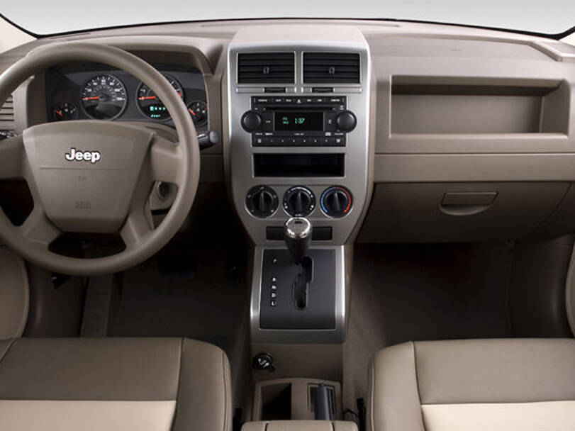 جيب باتريوت Interior 